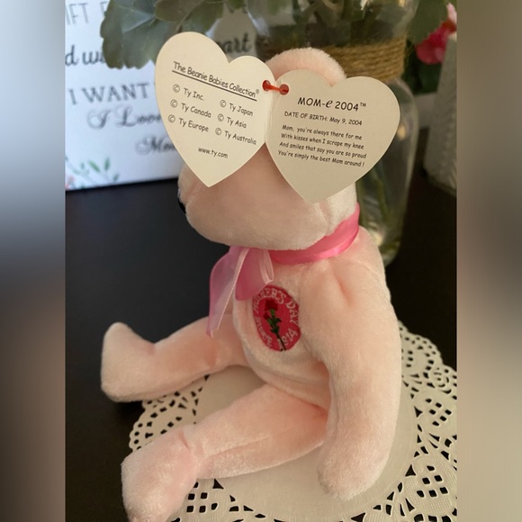 🌷 “MOM-E” RETIRED TY BEANIE BABY BEAR. DATED 2004! MWMT! APPROX 8”. - Picture 4 of 7